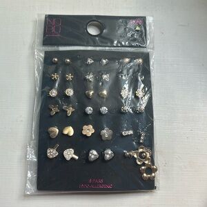 No Boundaries Pack of earrings